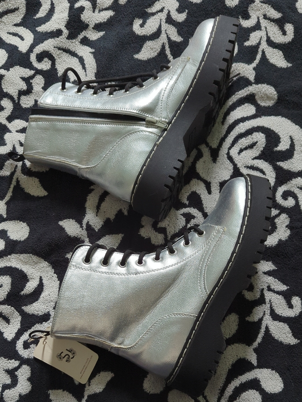 Sincerly Jules NWT Chrome Lace-Up Combat Boots Huge Tread Height Boosting Zip8.5